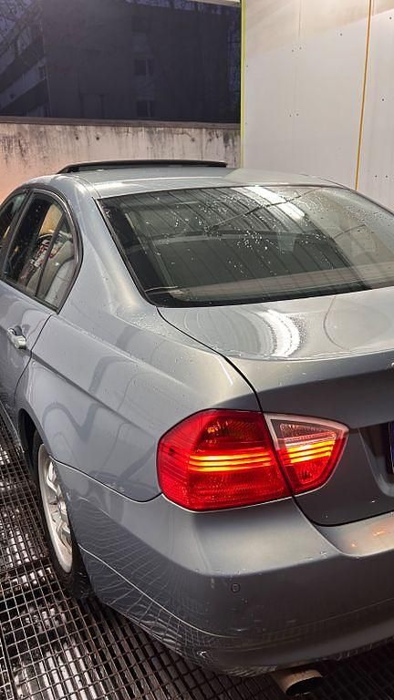 Gebraucht BMW 318 129 PS (94 kW) 2007 Andere farben Limousine