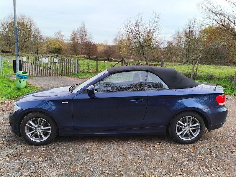 Blau Gebraucht 2011 BMW 118 Cabriolet Cabrio | 10.900 € (Fairer Preis) - Bild 1/1