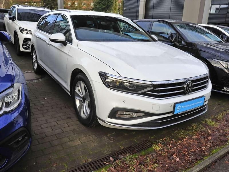Gebraucht VW Passat Elegance 150 PS (110 kW) 2022 Gletscherweiß Kombi