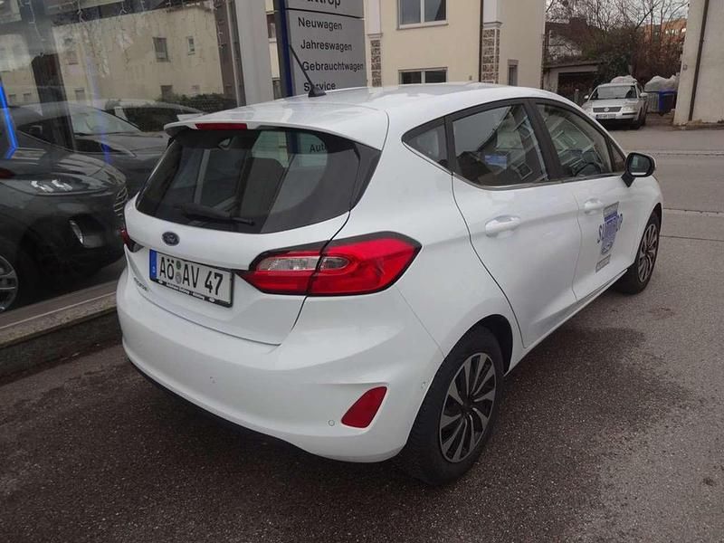 Gebraucht Ford Fiesta Titanium 101 PS (74 kW) 2023 Frostweiß Kleinwagen