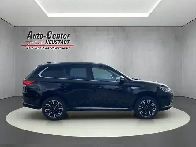 Gebraucht Mitsubishi Outlander P-HEV Plus 82 PS (60 kW) 2018 Schwarz Limousine