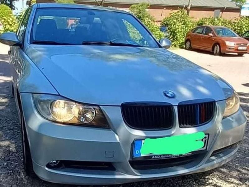 Silber Gebraucht 2006 BMW 318 Limousine | 2.600 € (Guter Preis) - Bild 1/4