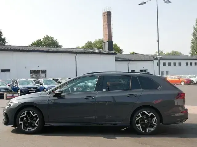 Neu VW Golf VIII R-line 150 PS (110 kW) 2026 Schwarz Kombi