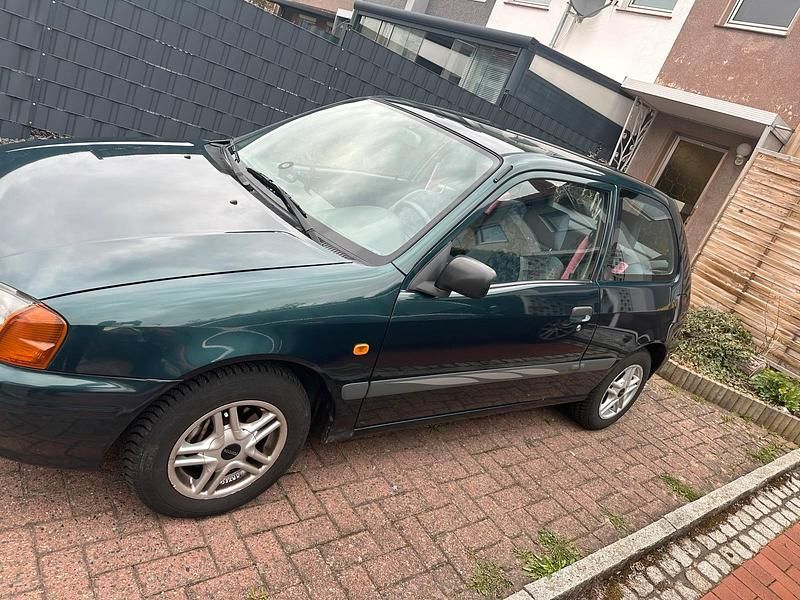 Gebraucht Toyota Starlet 75 PS (55 kW) 1998 Grün Kleinwagen