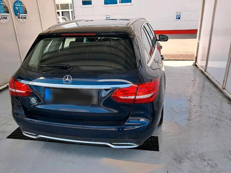 Gebraucht Mercedes C180 156 PS (114 kW) 2016 Blau Kombi