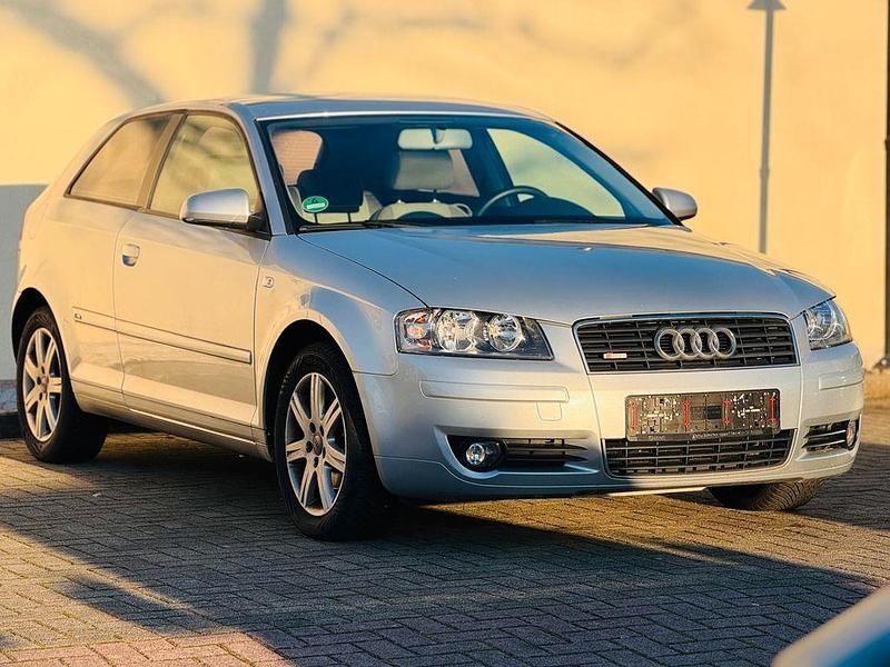 Silber Gebraucht 2005 Audi A3 Attraction Kleinwagen | 4.990 € (Guter Preis) - Bild 1/4