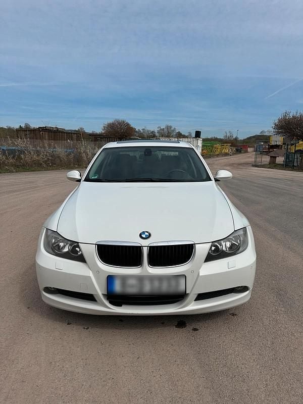 Gebraucht BMW 320 170 PS (125 kW) 2007 Weiß Limousine