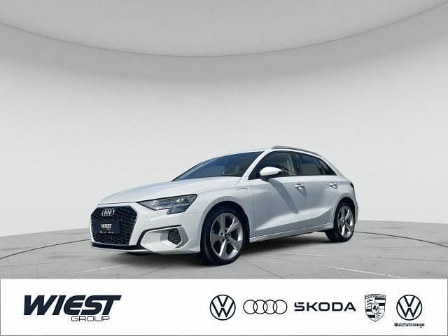 Gletscherweiß metallic Gebraucht 2021 Audi A3 Sportback e-tron Advanced Limousine | 22.350 € (Fairer Preis) - Bild 1/4