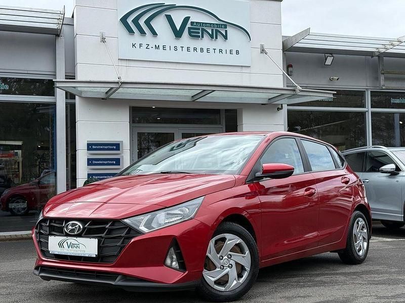 Gebraucht Hyundai i20 Select 84 PS (61 kW) 2021 Dragon red / met Kleinwagen