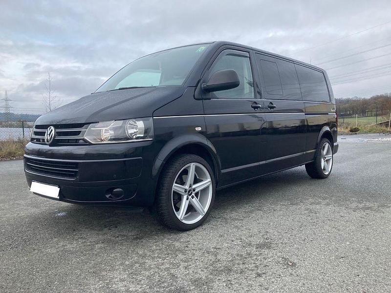 Schwarz Gebraucht 2013 VW Caravelle Comfortline Van / Kleinbus | 19.500 € (Teuer) - Bild 1/4