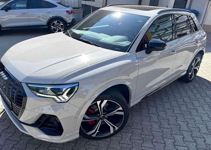 Grau Gebraucht 2024 Audi Q3 S-Line SUV | 59.738 € - Bild 1/4
