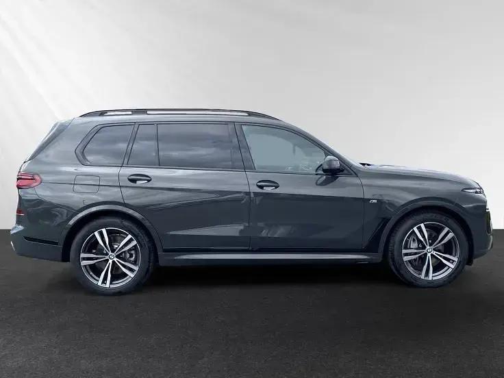 Gebraucht BMW X7 Efficient Dynamics 381 PS (280 kW) 2025 Grau SUV