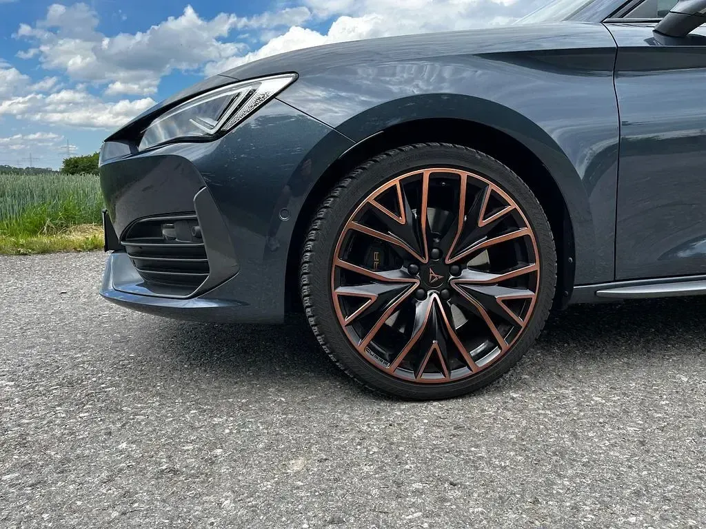 Gebraucht Cupra Leon VZ 245 PS (180 kW) 2023 Blau Limousine