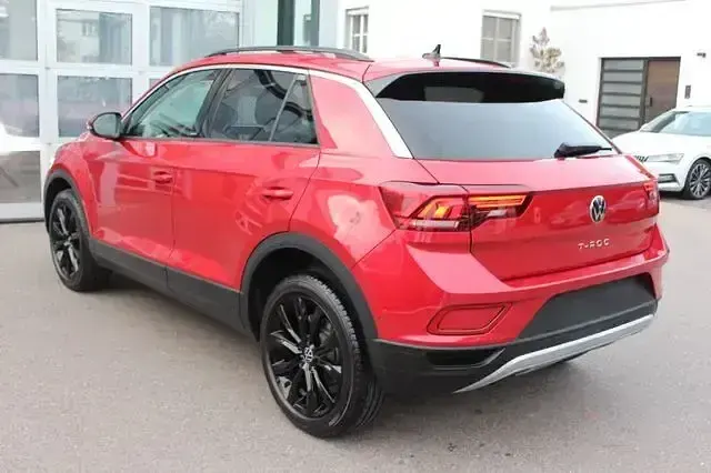 Gebraucht VW T-Roc Move 110 PS (80 kW) 2023 Rot SUV