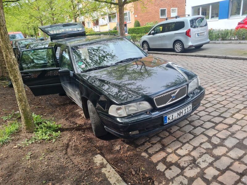 Schwarz Gebraucht 1999 Volvo V70 Kombi | 550 € (Superpreis) - Bild 1/4