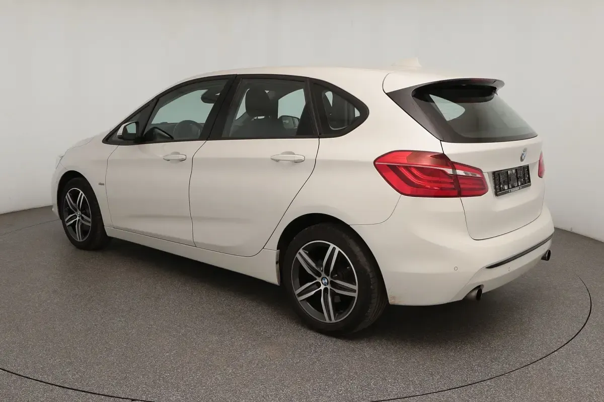 Gebraucht BMW 220 Sport Line 192 PS (141 kW) 2017 Weiß Van / Kleinbus