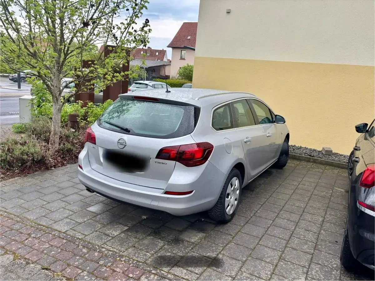 Gebraucht Opel Astra 140 PS (102 kW) 2011 Grau Limousine