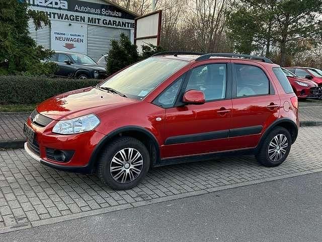 Gelb Gebraucht 2010 Suzuki SX4 Comfort SUV | 6.400 € (Fairer Preis) - Bild 1/4