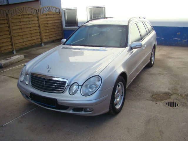 Gebraucht Mercedes E200 Classic 163 PS (119 kW) 2004 Silber metallic Kombi