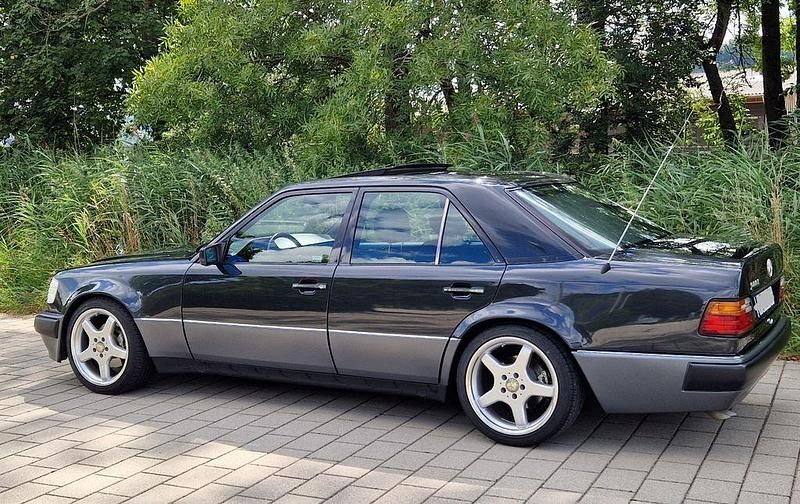 Gebraucht Mercedes E500 326 PS (239 kW) 1992 Schwarz Limousine