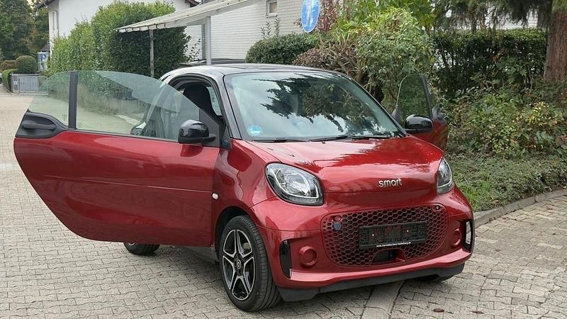 Rot Gebraucht 2021 Smart ForTwo Electric Drive Coupé | 10.400 € (Fairer Preis) - Bild 1/4