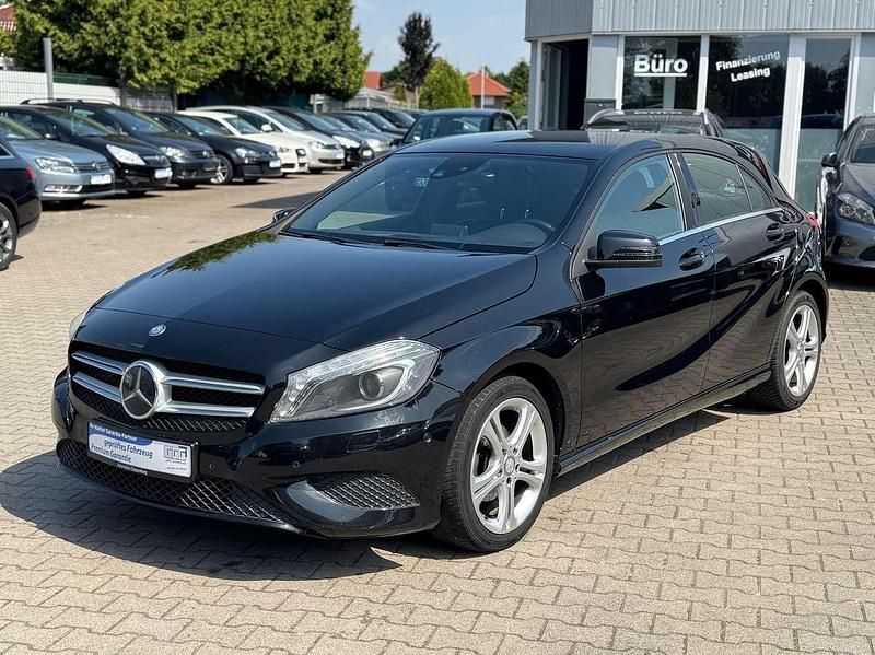 Kosmosschwarz Gebraucht 2013 Mercedes A180 Urban Limousine | 8.990 € (Guter Preis) - Bild 1/4