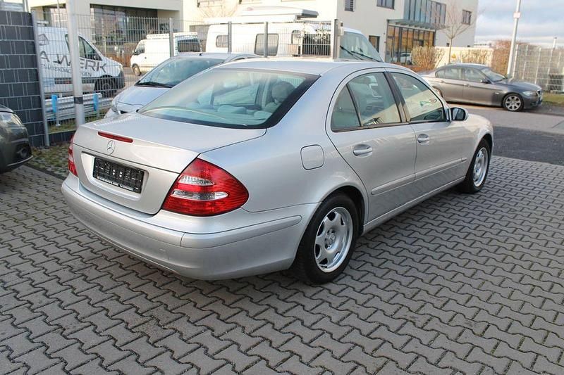 Gebraucht Mercedes E200 163 PS (119 kW) 2003 Silber Limousine