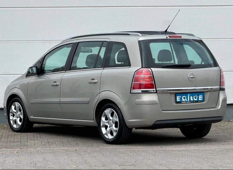 Gebraucht Opel Zafira 120 PS (88 kW) 2006 Gold Van / Kleinbus
