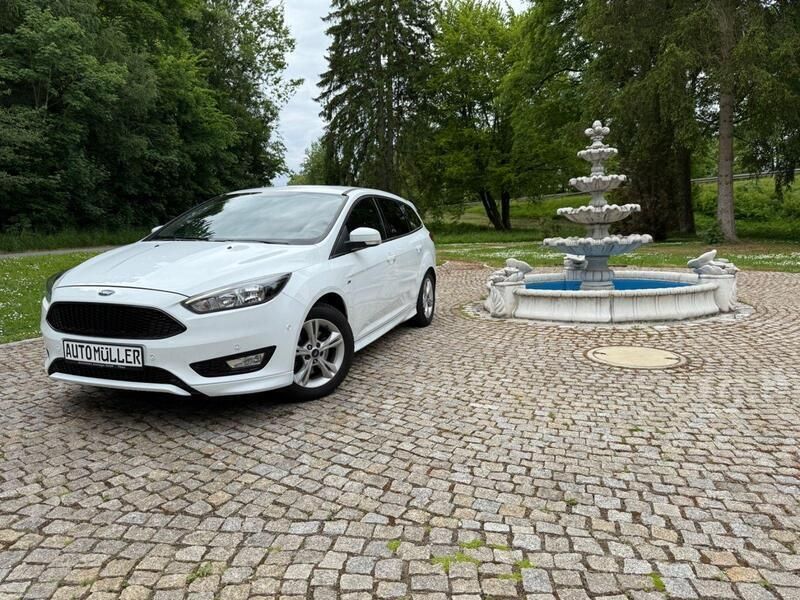 Weiß Gebraucht 2017 Ford Focus ST-Line Kombi | 11.490 € - Bild 1/4