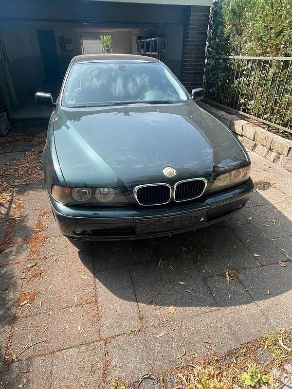 Grün Gebraucht 2003 BMW 520 Kombi | 1.300 € (Superpreis) - Bild 1/4
