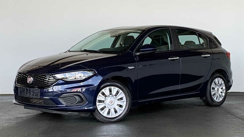 Blau Gebraucht 2017 Fiat Tipo Easy Limousine | 10.970 € (Etwas zu teuer) - Bild 1/2