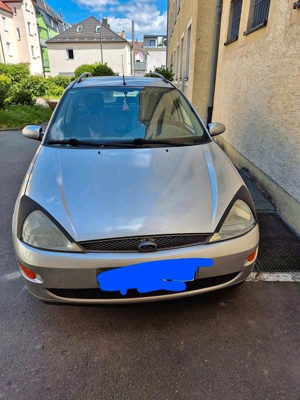 Silber Gebraucht 2001 Ford Focus Kombi | 300 € (Superpreis) - Bild 1/4