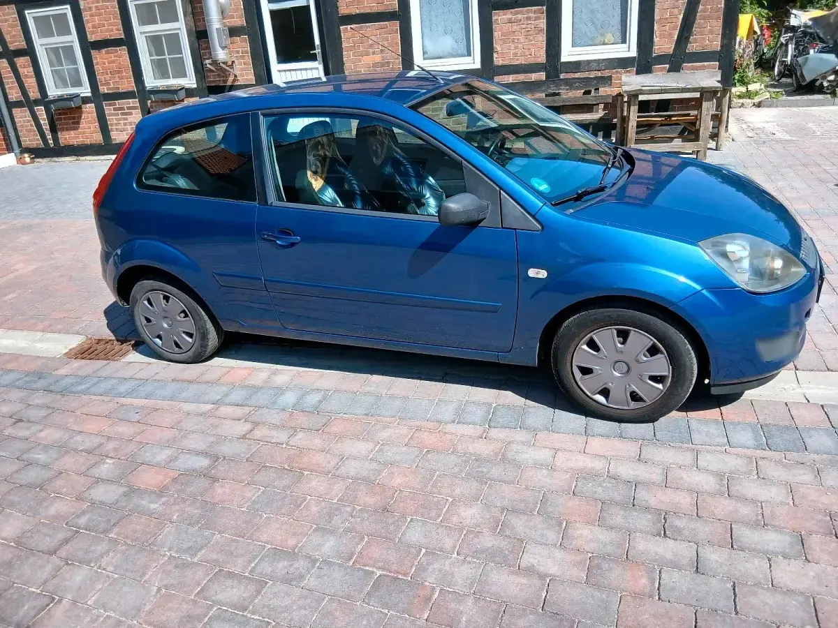 Gebraucht Ford Fiesta 60 PS (44 kW) 2007 Blau Kleinwagen