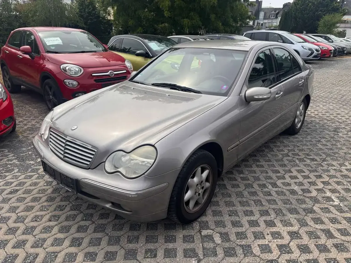 Gebraucht Mercedes C200 163 PS (119 kW) 2004 Cubanitsilber  metallic Limousine
