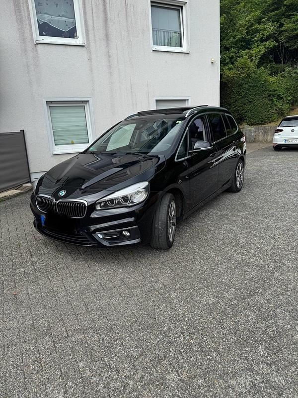 Schwarz Gebraucht 2015 BMW 220 Luxury Line Kombi | 17.999 € (Teuer) - Bild 1/4