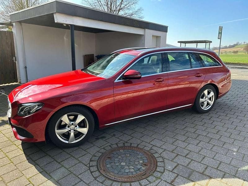 Gebraucht Mercedes E220 194 PS (142 kW) 2017 Rot Kombi