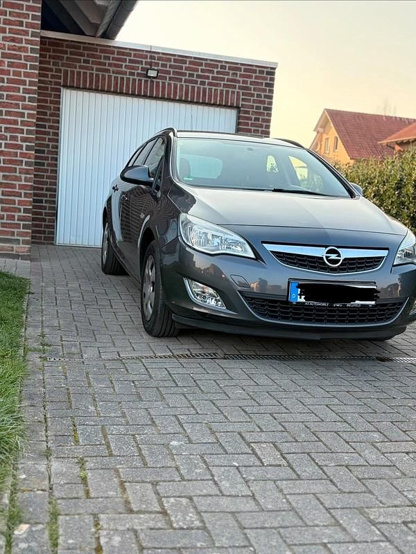 Gebraucht Opel Astra Eco 110 PS (80 kW) 2011 Grau Kombi