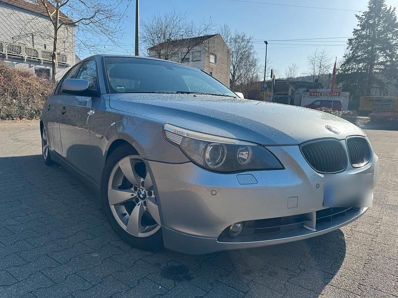 Gebraucht BMW 545 330 PS (242 kW) 2004 Grau Limousine