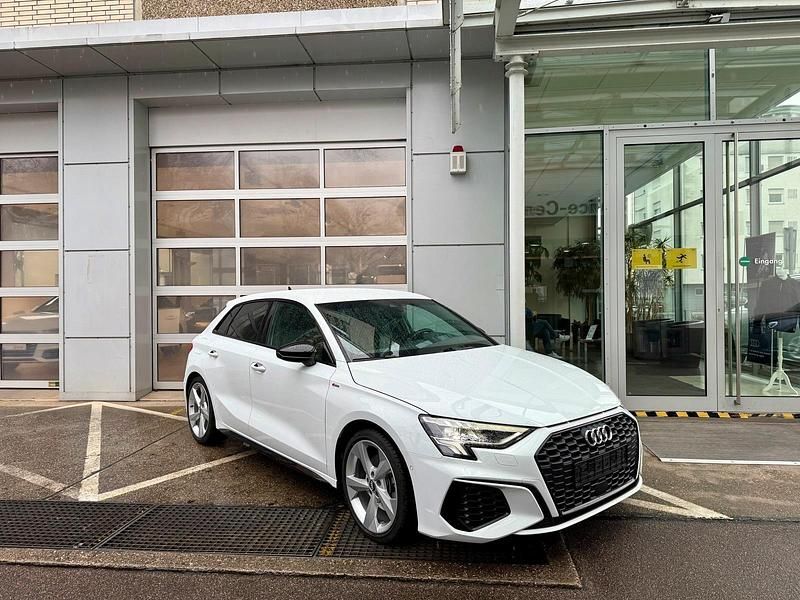 Weiß Gebraucht 2021 Audi A3 S-Line Limousine | 34.000 € - Bild 1/4