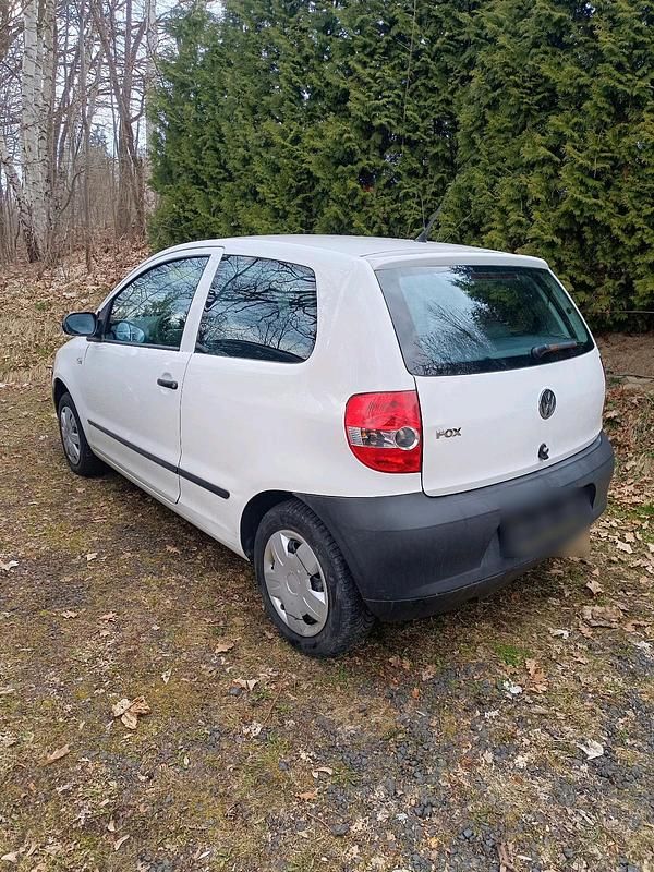 Gebraucht VW Fox 54 PS (39 kW) 2010 Weiß Kleinwagen