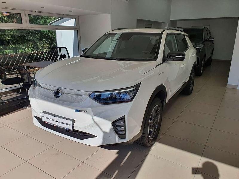 Grand white Gebraucht 2023 Ssangyong (KGM) Korando SUV | 26.990 € - Bild 1/4