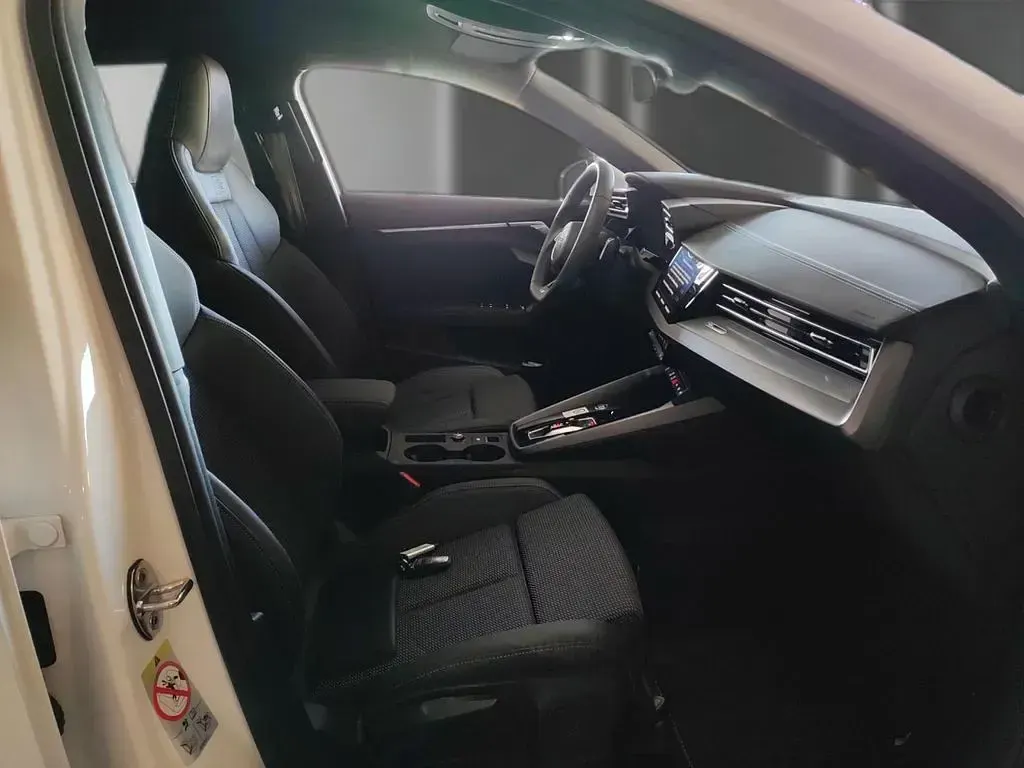 Gebraucht Audi A3 S-Line 116 PS (85 kW) 2025 Weiß Limousine