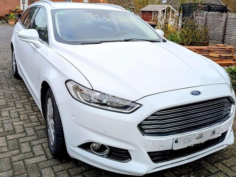 Weiß Gebraucht 2015 Ford Mondeo Titanium Kombi | 8.900 € (Superpreis) - Bild 1/4