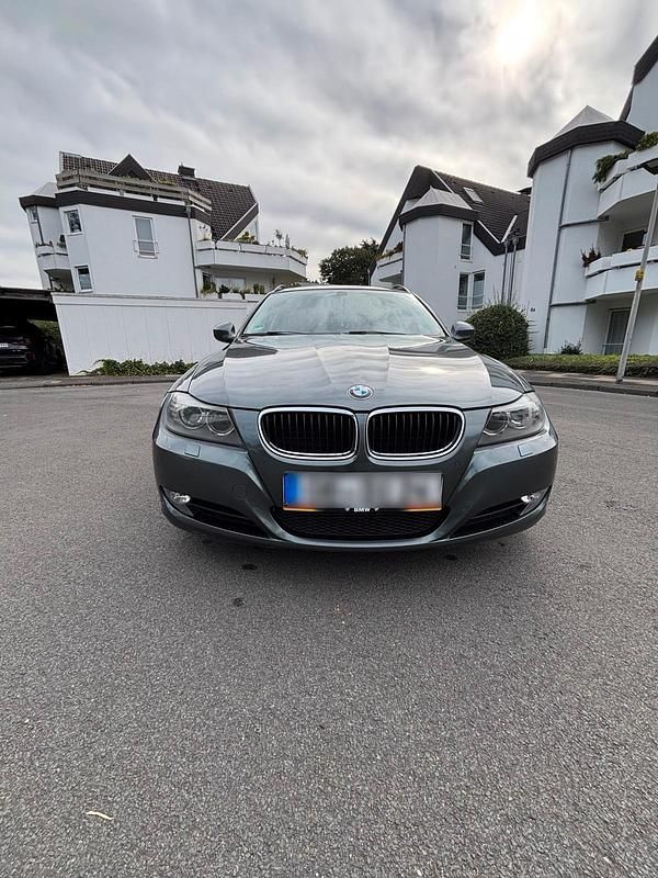 Andere farben Gebraucht 2011 BMW 320 Kombi | 4.250 € (Teuer) - Bild 1/4