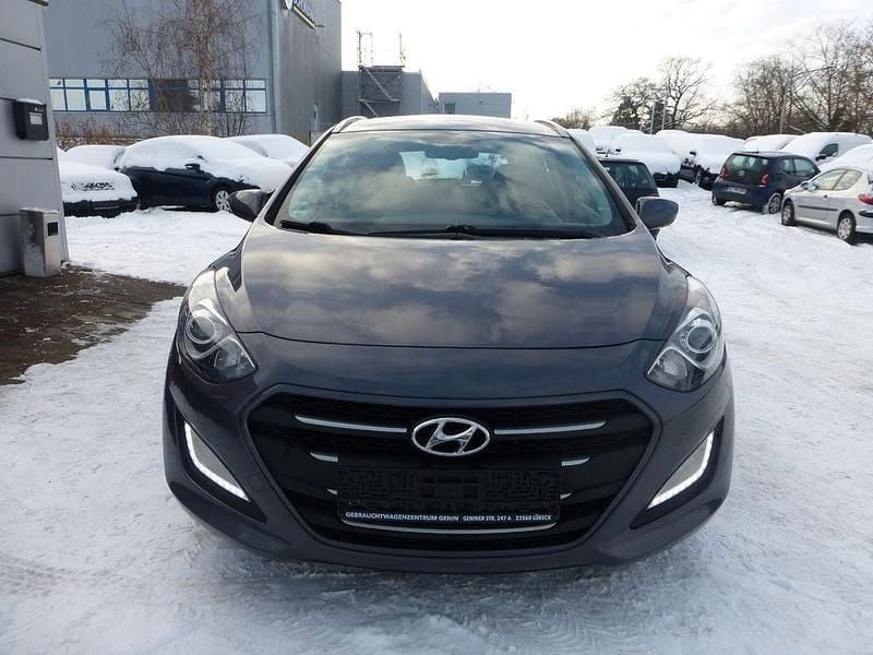 Gebraucht Hyundai i30 Trend 101 PS (74 kW) 2016 Grau Kombi