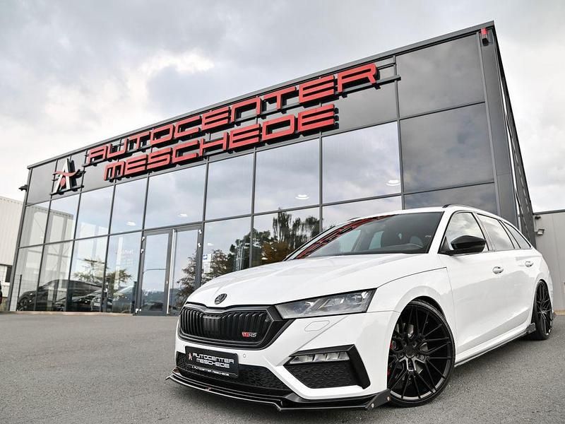 Moonweiss metallic Gebraucht 2021 Skoda Octavia RS Kombi | 34.790 € (Teuer) - Bild 1/4