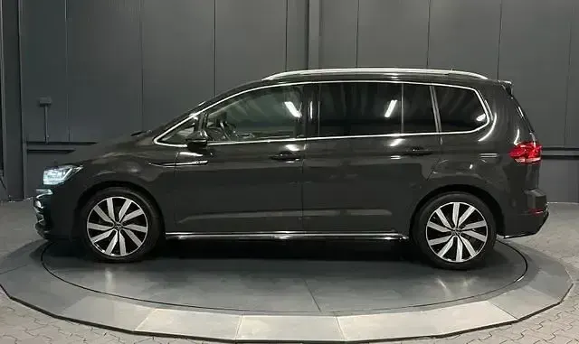 Gebraucht VW Touran Highline 150 PS (110 kW) 2021 Grau Van / Kleinbus