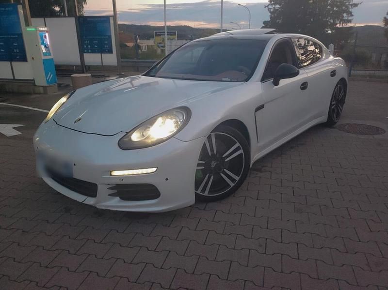 Gebraucht Porsche Panamera 250 PS (183 kW) 2013 Weiß Kleinwagen