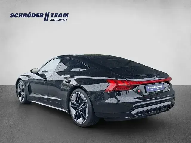 Second-hand Audi e-tron GT quattro Ambiente 439 kW (598 CP) 2023 Negru Berlinǎ