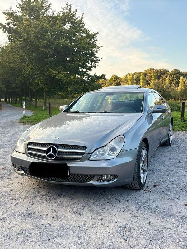 Grau Gebraucht 2010 Mercedes CLS350 Limousine | 7.789 € (Superpreis) - Bild 1/4